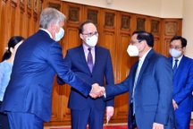 Thủ tướng đề nghị Nga ưu tiên để Việt Nam nhận được vắc xin sớm nhất