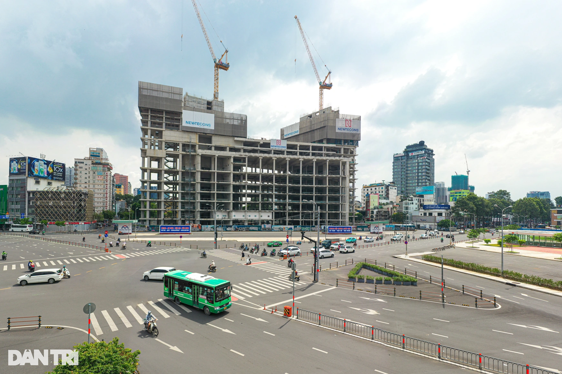 Cận cảnh siêu phẩm chục nghìn tỷ trơ khung trên đất kim cương ở TPHCM - 1 Cận cảnh siêu phẩm chục nghìn tỷ trơ khung trên đất kim cương ở TPHCM - 1