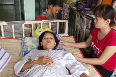 Chị em phụ nữ có thể “tự khám” ung thư vú