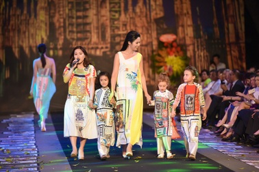 Lung linh sắc màu, ấm áp tình hữu nghị