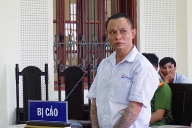 Trộm bất thành, chém hàng xóm 23 nhát dao