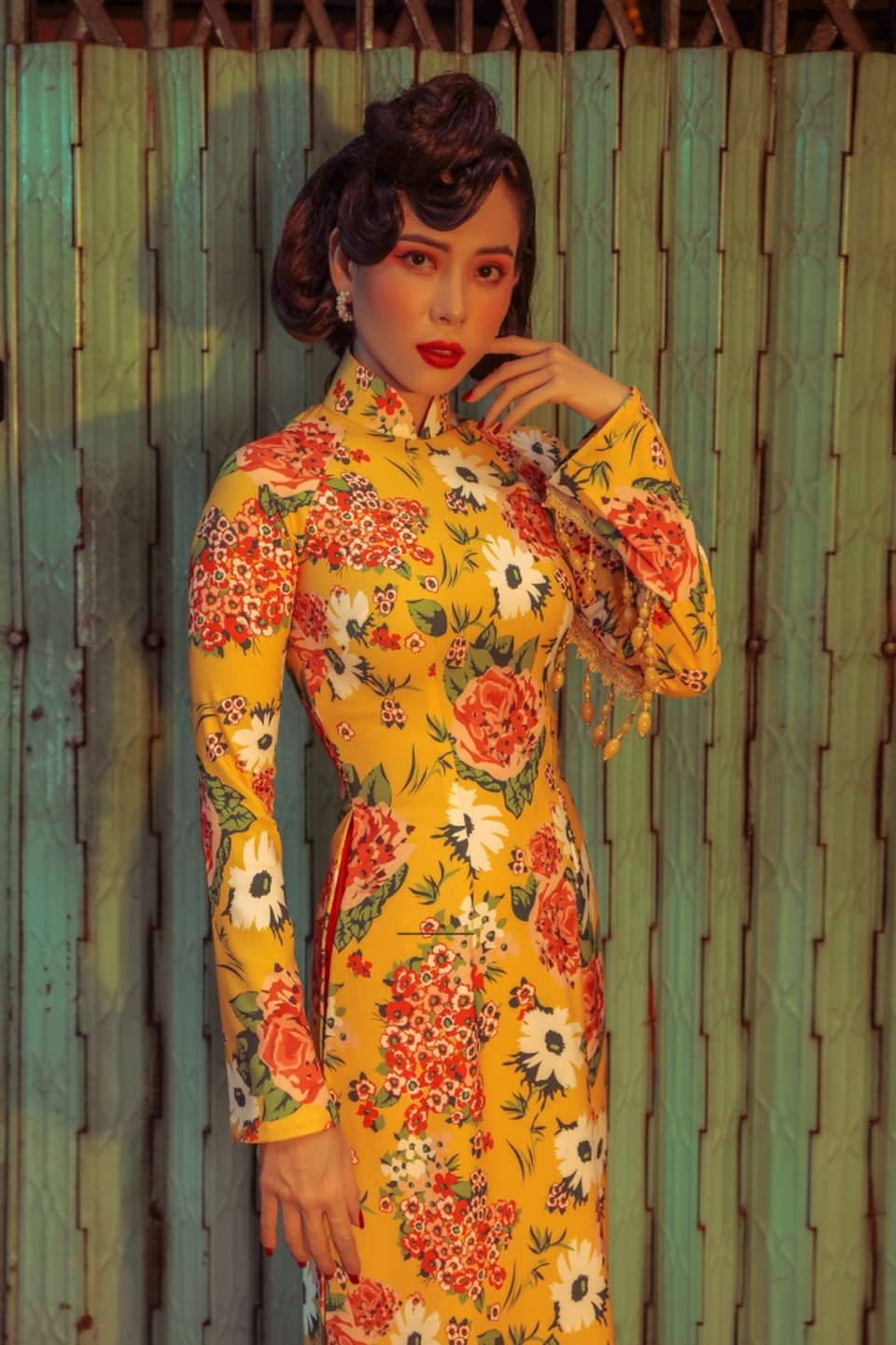 Dàn mỹ nhân Việt uốn tóc “phi dê” gợi nhớ Tết xưa - 9 Dàn mỹ nhân Việt uốn tóc “phi dê” gợi nhớ Tết xưa - 9