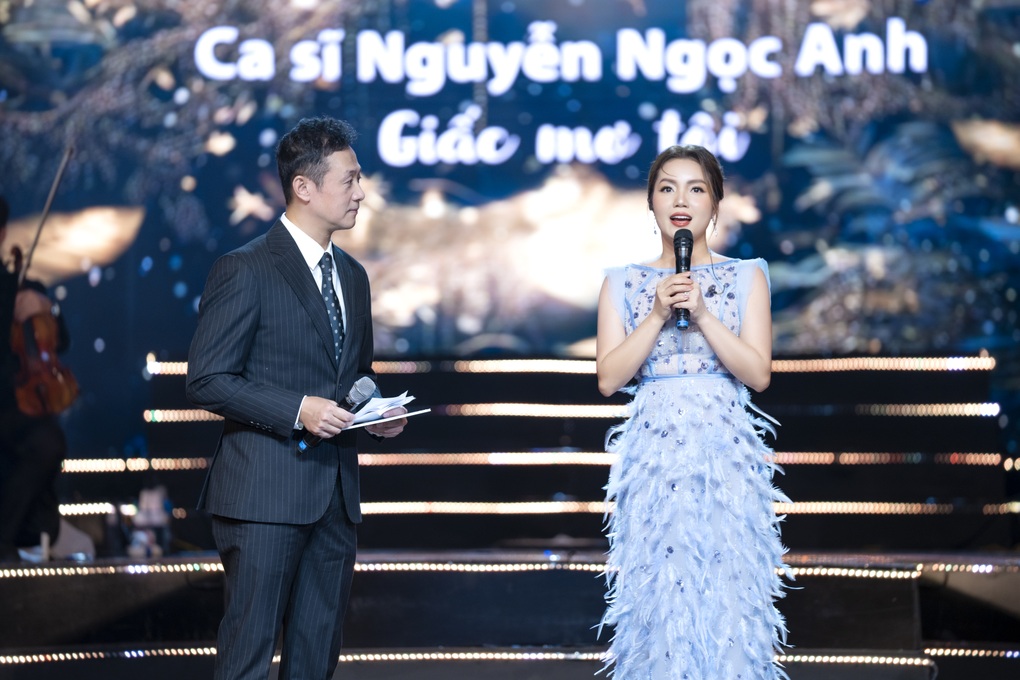 Nguyễn Ngọc Anh và Tô Minh Đức cưới trên sân khấu Con đường âm nhạc - 1 Nguyễn Ngọc Anh và Tô Minh Đức cưới trên sân khấu Con đường âm nhạc - 1