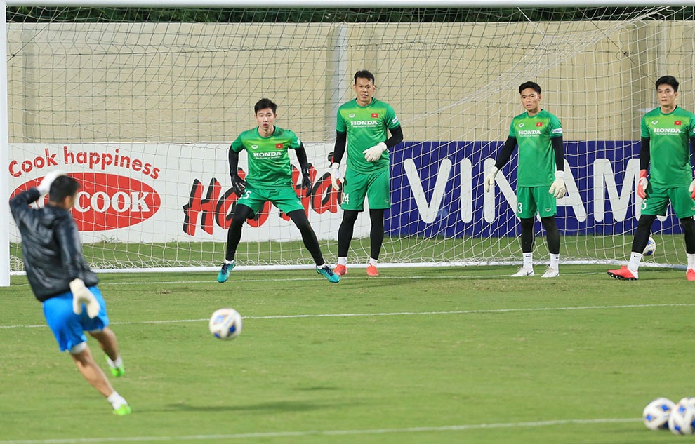 Văn Toản chấn thương, HLV Park gọi gấp thủ môn lên tuyển Việt Nam - 2 Văn Toản chấn thương, HLV Park gọi gấp thủ môn lên tuyển Việt Nam - 2