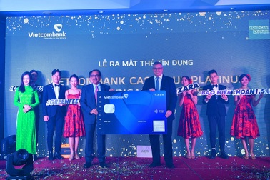 Vietcombank và American Express ra mắt thẻ cao cấp ưu đãi hoàn tiền không giới hạn