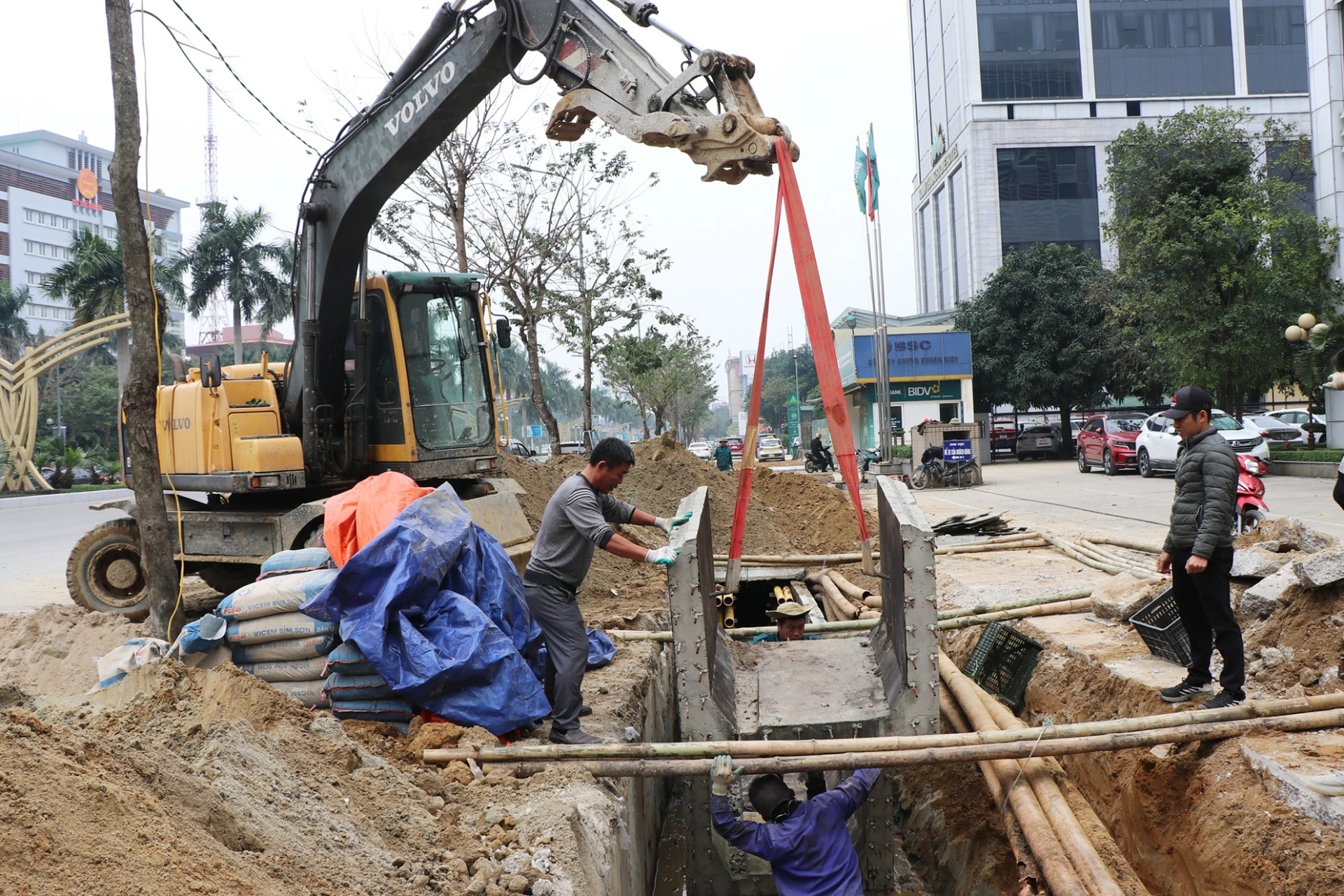 Gần Tết, nhiều tuyến vỉa hè ở thành phố Vinh đang bị xới tung - 1 Gần Tết, nhiều tuyến vỉa hè ở thành phố Vinh đang bị xới tung - 1