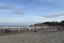 Hình ảnh khác thường tại biển Sầm Sơn trong ngày thứ hai nghỉ lễ 2/9