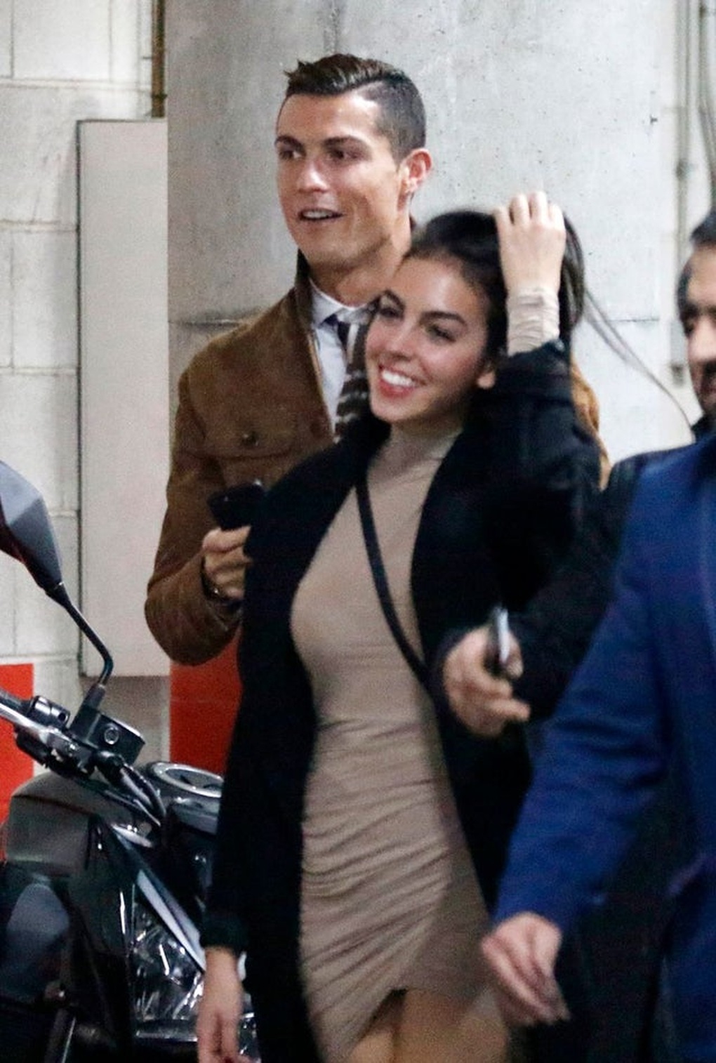 Chuyện tình cổ tích “Lọ Lem” Georgina và Ronaldo: 10 năm yêu và cái kết đẹp - 2