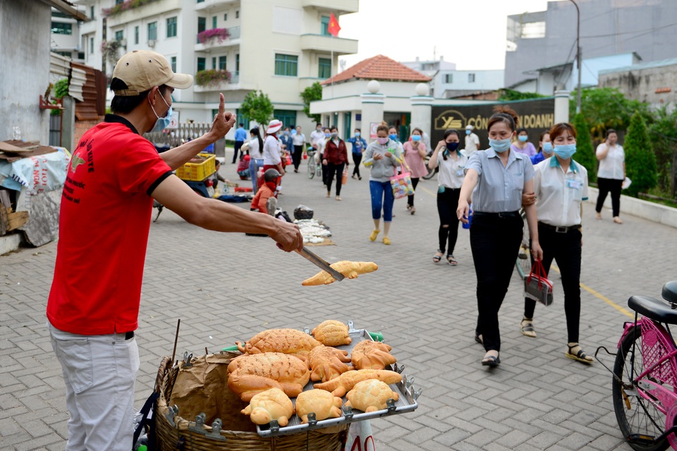 Chàng trai Sài Gòn chuyên làm bánh mì cá sấu, ngựa khổng lồ - 13 Chàng trai Sài Gòn chuyên làm bánh mì cá sấu, ngựa khổng lồ - 13