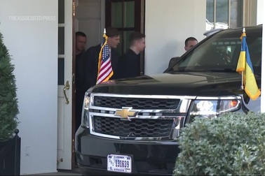 Ông Zelensky rời khỏi Nhà Trắng sau cuộc tranh cãi với ông Trump