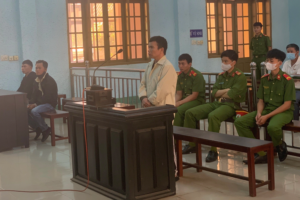 Bực tức vì không được ngủ, cậu ruột đâm cháu tử vong - 1