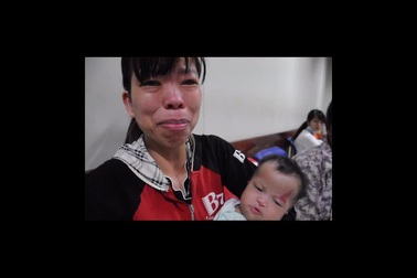 Mẹ khóc nghẹn ôm con 7 tháng tuổi bị tim và dị tật môi