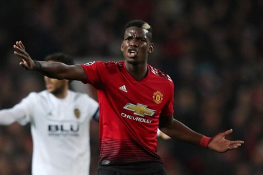 Pogba bị cấm trả lời báo chí sau mâu thuẫn với HLV Mourinho
