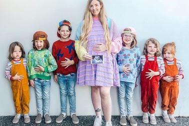 Choáng váng với bà mẹ có... 8 con trước tuổi 30