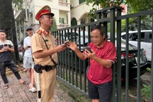 Tài xế ô tô lái xe ngược chiều có nồng độ cồn "vượt mức kịch khung"