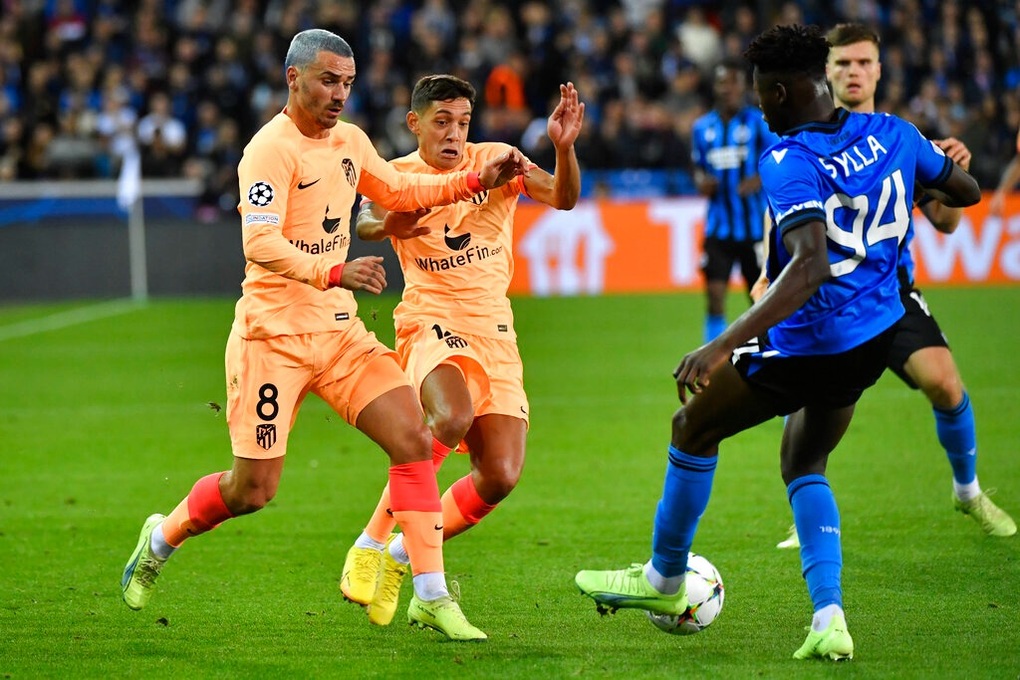 Griezmann đá hỏng phạt đền khiến Atletico lâm nguy ở Champions League - 1