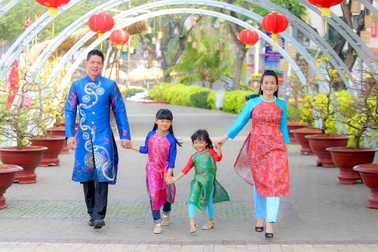 Những hình ảnh hạnh phúc của sao Việt sáng mồng 1 Tết