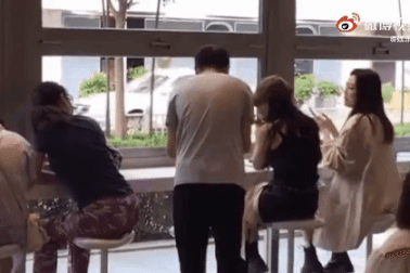 Dương Mịch bất ngờ được tán tỉnh giữa quán