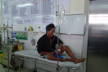 Nghi vợ ngoại tình, chồng dùng búa chém chết vợ