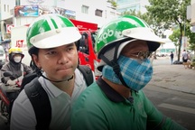 Nỗi lòng tài xế công nghệ ở TPHCM trước viễn cảnh đổi xe xăng sang xe điện