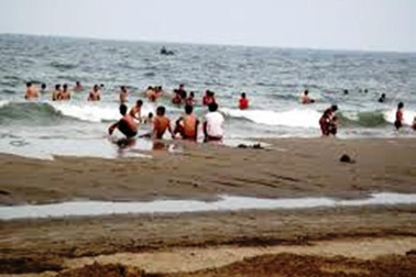 Trưởng công an xã tử vong khi tắm biển Đà Nẵng