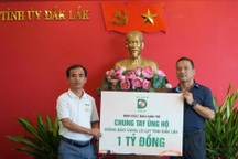 Báo Dân trí tiếp tục trao 1 tỷ đồng hỗ trợ nhân dân bị lũ lụt tỉnh Đắk Lắk