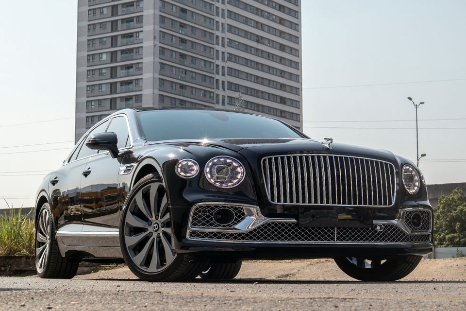 Biệt thự di động Bentley Flying Spur W12 First Edition giá hơn 25 tỷ đồng - 11 Biệt thự di động Bentley Flying Spur W12 First Edition giá hơn 25 tỷ đồng - 11
