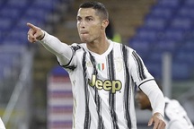 C.Ronaldo lập cú đúp, Juventus thoát thua trong thế thiếu người