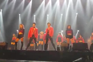 Nữ sinh ĐH Thăng Long khoe vũ đạo nóng bỏng