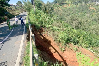 Cung đường nối Đà Lạt với điểm săn mây Cầu Đất sạt lở sau mưa lớn