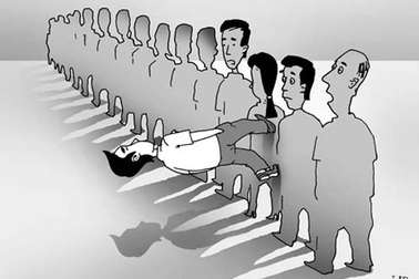 Con nít mới phải xếp hàng?