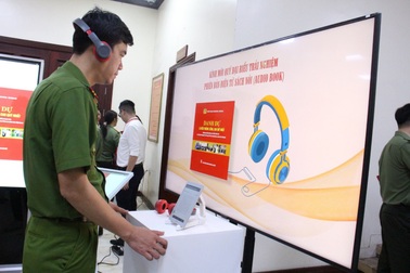 Ra mắt cuốn sách "Danh dự là điều thiêng liêng, cao quý nhất"