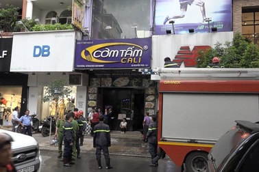 Quán cơm tấm bất ngờ bốc cháy, thực khách chạy tán loạn