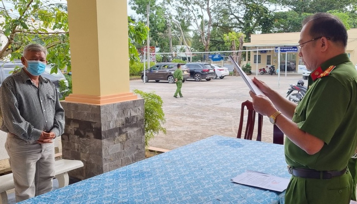 Chiếm đất rừng ở Phú Quốc, lừa bán được hơn 10 tỷ đồng - 1 Chiếm đất rừng ở Phú Quốc, lừa bán được hơn 10 tỷ đồng - 1