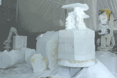 Những "cánh tay robot" hỗ trợ sản xuất linh vật rồng ở TPHCM