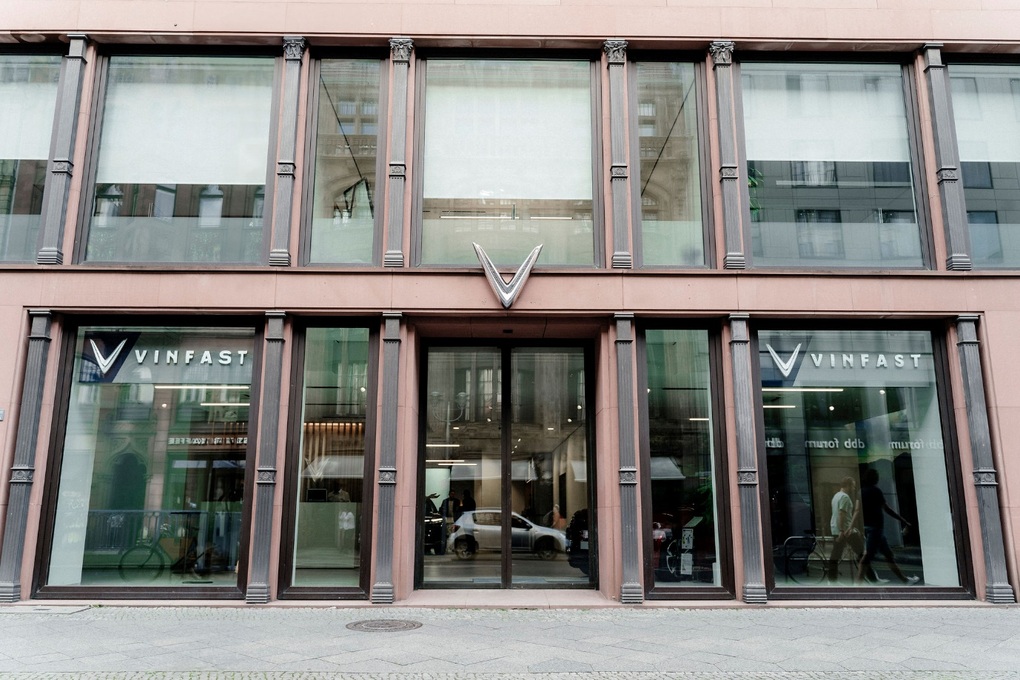 VinFast ra mắt cửa hàng tại Berlin, mở rộng mạng lưới tại châu Âu - 1 VinFast ra mắt cửa hàng tại Berlin, mở rộng mạng lưới tại châu Âu - 1