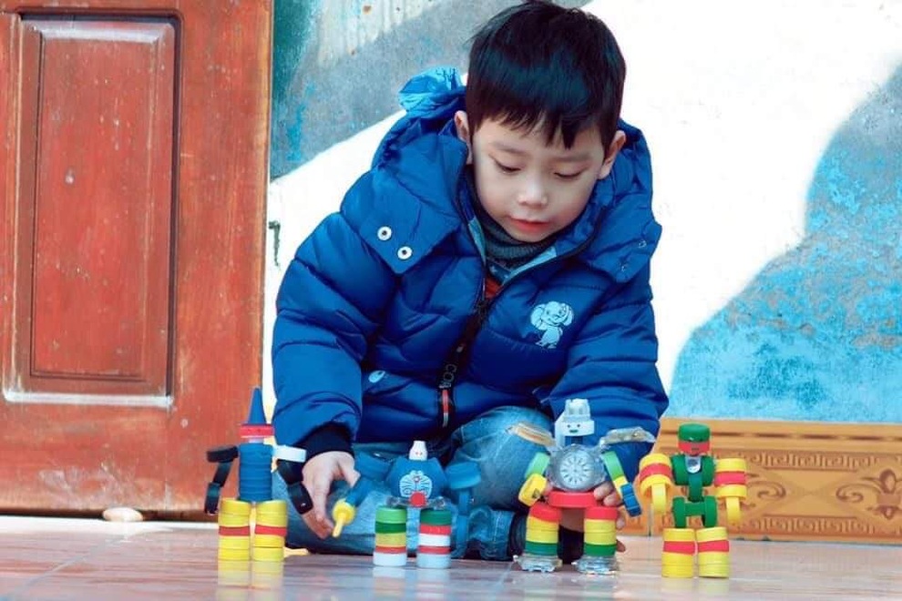 Chàng trai Bắc Ninh nghiện tái chế đồ dùng từ rác - 3 Chàng trai Bắc Ninh nghiện tái chế đồ dùng từ rác - 3