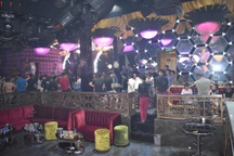 Ập vào quán bar, phát hiện 43 người dương tính với ma túy