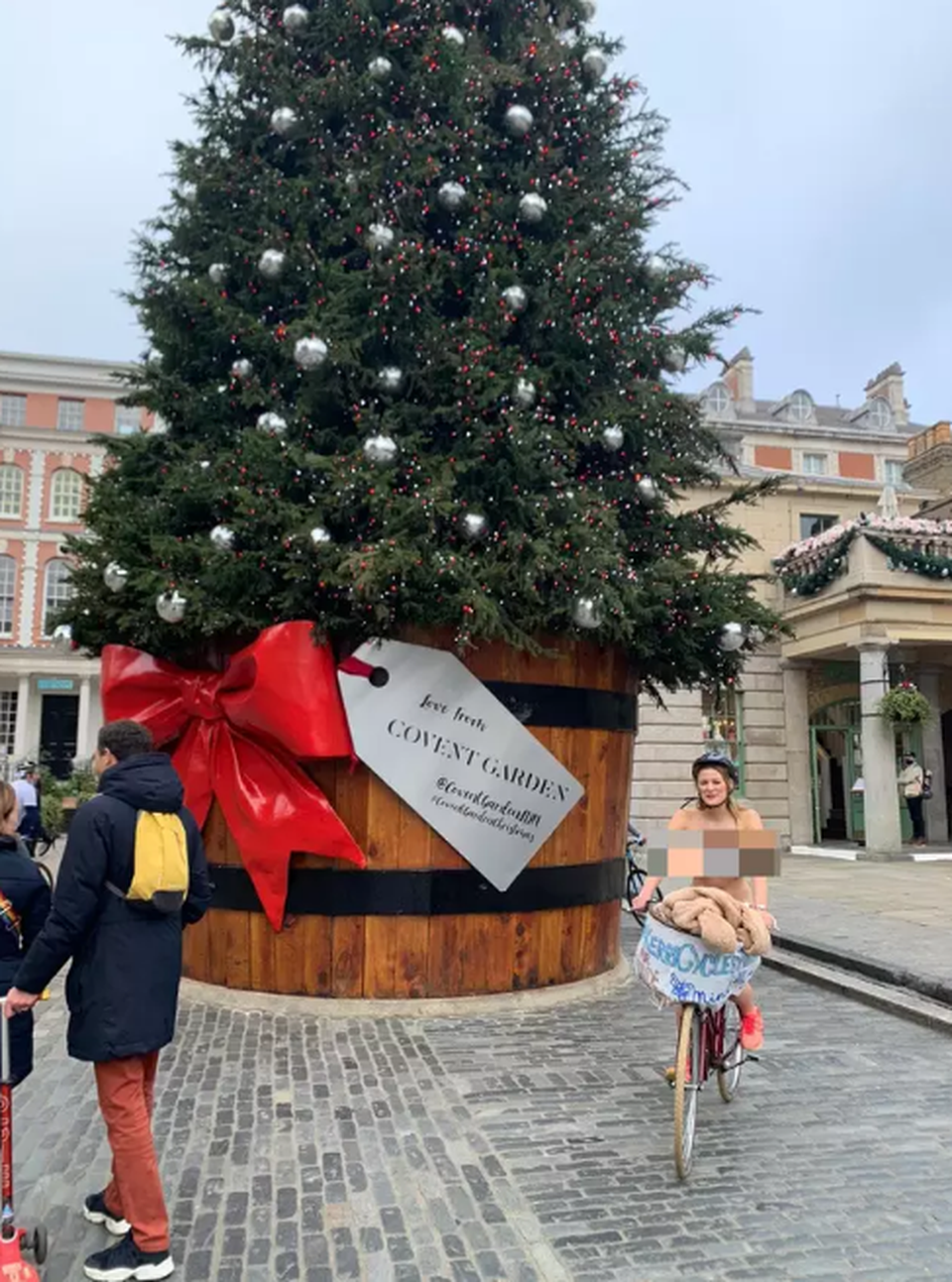 Cô gái khỏa thân đạp xe vòng quanh London để quyên tiền từ thiện - 4