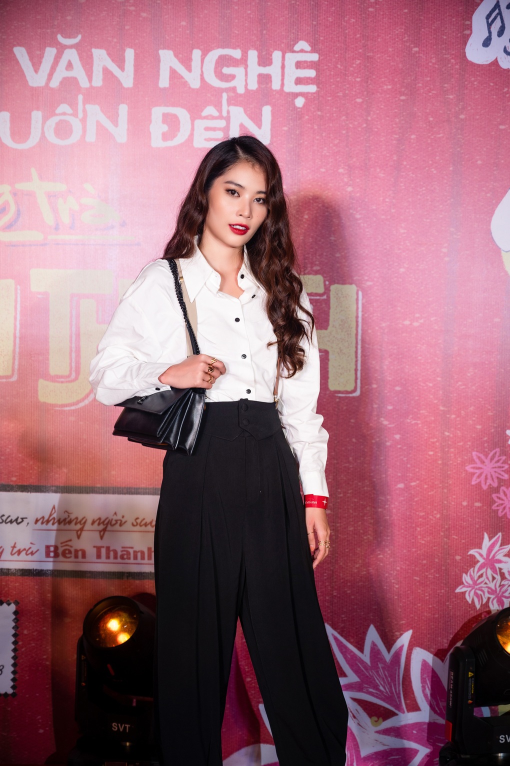 Nam Anh - Nam Em đối lập phong cách khi đi nghe nhạc phòng trà - 3 Nam Anh - Nam Em đối lập phong cách khi đi nghe nhạc phòng trà - 3