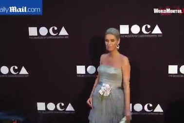 Nicky Hilton bế bụng bầu dự sự kiện