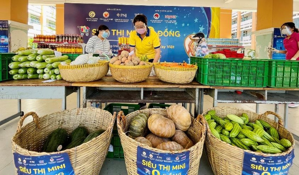 Chủ tịch PNJ nhận giải doanh nhân tiêu biểu 2022 - 3 Chủ tịch PNJ nhận giải doanh nhân tiêu biểu 2022 - 3