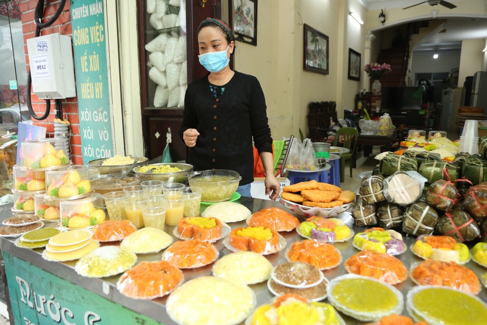 Người làm nghề nấu cỗ tất bật dịp Rằm tháng Giêng - 2 Người làm nghề nấu cỗ tất bật dịp Rằm tháng Giêng - 2
