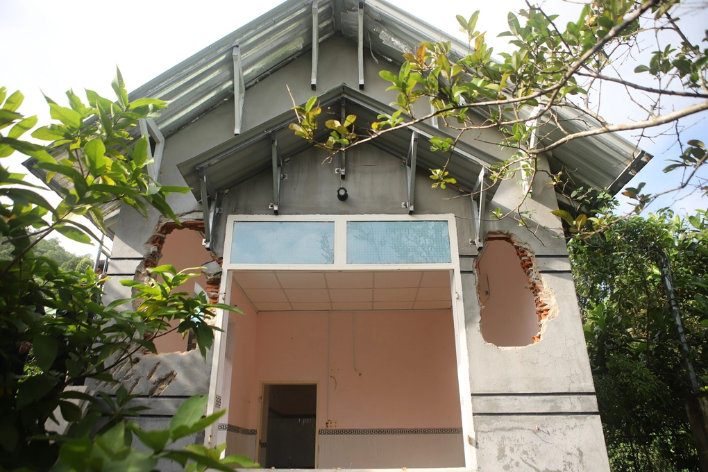 Phá dỡ nhà xây trái phép của nguyên Giám đốc Sở ở Bình Định - 2 Phá dỡ nhà xây trái phép của nguyên Giám đốc Sở ở Bình Định - 2