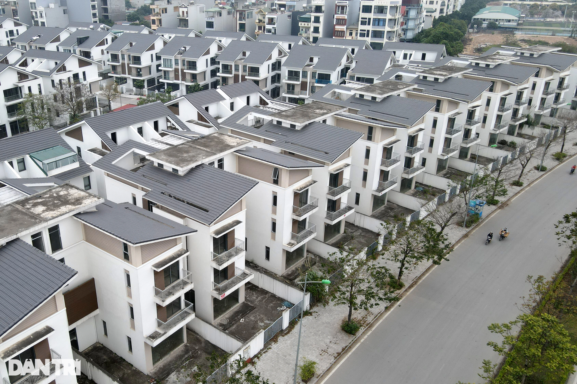 Tăng giá điên cuồng, hàng loạt biệt thự triệu đô vẫn vắng bóng người ở - 2 Tăng giá điên cuồng, hàng loạt biệt thự triệu đô vẫn vắng bóng người ở - 2
