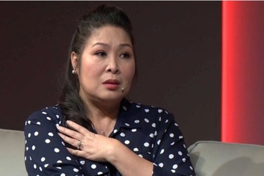 NSND Hồng Vân phản ứng khi bị khán giả "đề nghị cấm sóng"
