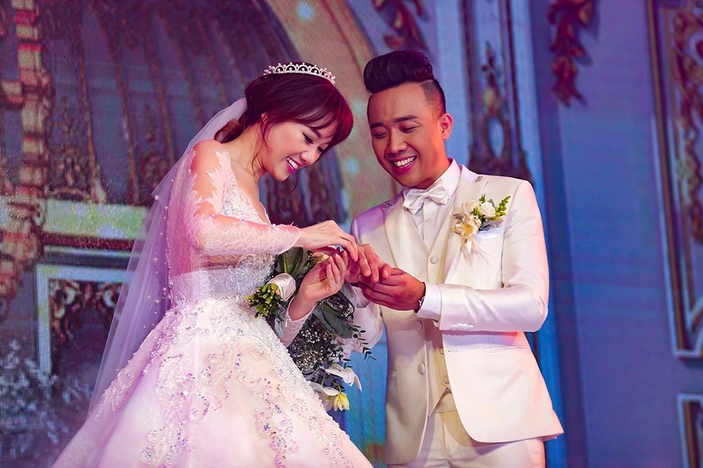 Mỹ nhân Việt được cầu hôn bất ngờ: Hà Hồ khóc nức nở, Nhã Phương ngơ ngác - 6 Mỹ nhân Việt được cầu hôn bất ngờ: Hà Hồ khóc nức nở, Nhã Phương ngơ ngác - 6