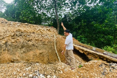 Phong tỏa đoạn quốc lộ 16 sụt lún gần 3m, nguy cơ đứt gãy