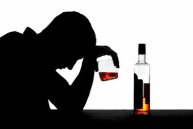 Uống 8 ly rượu/tuần gây tổn thương não như thế nào?