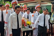 Những hiện vật đầu tiên bên 7 bộ hài cốt liệt sĩ ở Công viên Lê Thị Riêng
